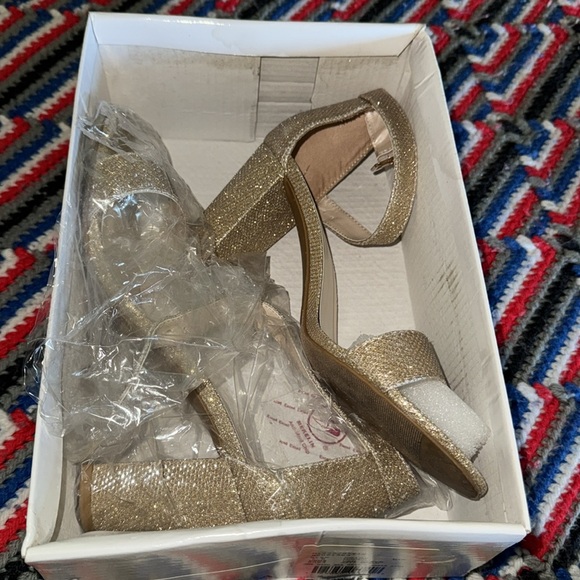 DB Studio Arya gold shoes - Picture 12 of 12